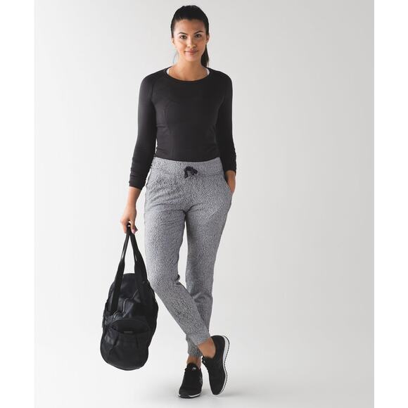 Lululemon Ready to Rulu Pant in Running Luon Spray Jacquard White Black Size 8 - Picture 2 of 12